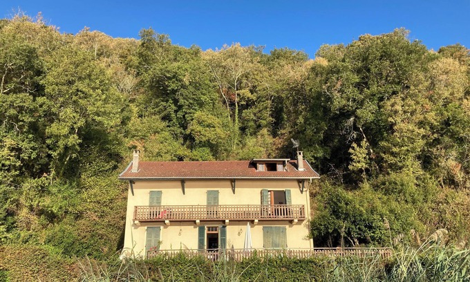 Conjux House | Maison au Bord du Lac