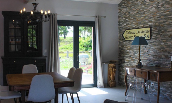 Saint-Yzans-de-Medoc Cottage | Maison au cœur du vignoble - cottage in the Médoc between vineyards and estuary.