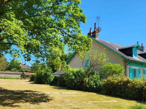 Lurcy-Levis House | Maison authentique avec grand jardin et confort moderne à Lurcy-Lévis - FR-1-489-556
