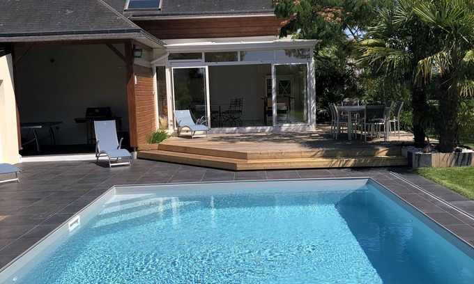Surzur House | Maison Avec Piscine Chauffée, Grand Jardin Paysagé