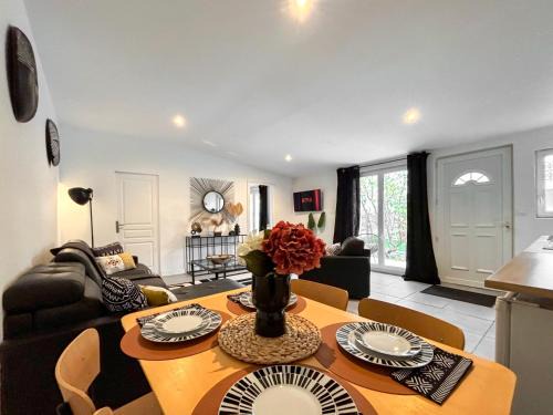 Gagny Villa | Maison avec Terrasse proche Gare pour Paris et Disneyland - 6 personnes