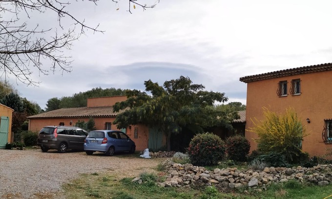 Saint-Antonin-du-Var House | Maison Bien-être Séjour à Thème en Famille ou Avec vos Proches. Jardin & Jacuzzi