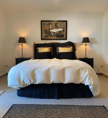 Bluff Hill Apartment | Maison Blue - Chic Garden Apartment