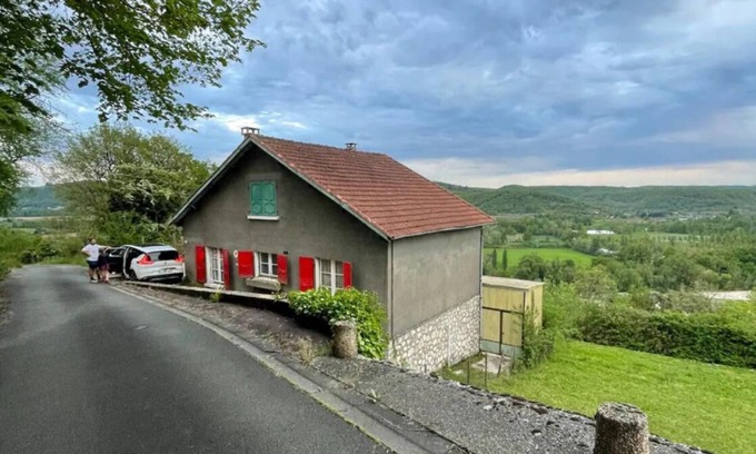 Le Lardin-Saint-Lazare House | Maison de Famille