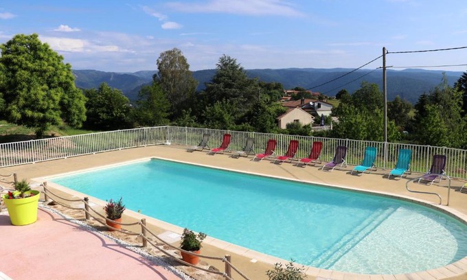 Gravieres House | Maison de 3 chambres avec piscine partagee jardin amenage et wifi a Gravieres