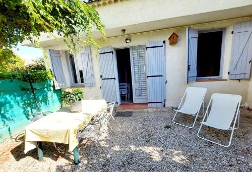 Le Brusc House | *Maison de 38m² -400m Plage- avec Jardin*