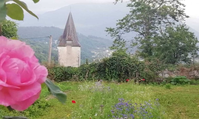 Bescat House | Maison DE Campagne Nichee AU Coeur D'un Petit Village DES Pyrenees