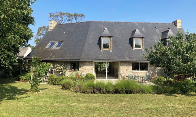 Pleneuf-Val-Andre House | Maison de Charme Dans un Grand Jardin à 5 mn du Golf du val Andre et de la Plage