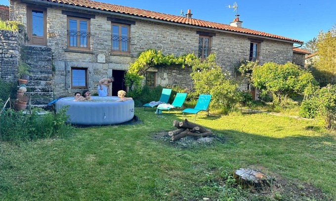 Pliboux Villa | Maison de Charme au Calme de la Campagne Avec spa