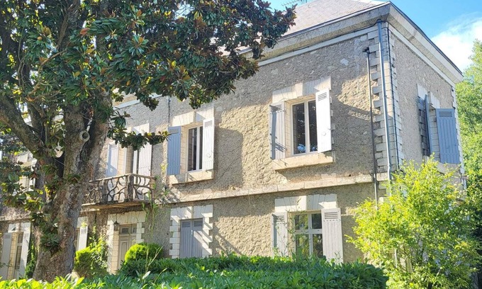 Montcaret House | Maison de Charme Avec Piscine et Climatisation