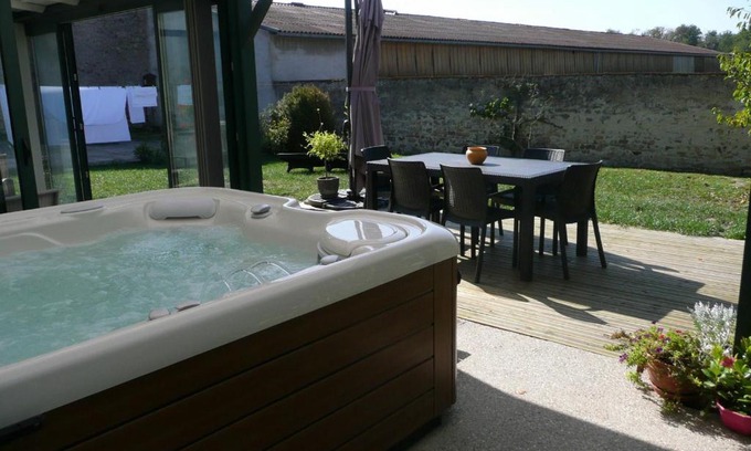Velotte-et-Tatignecourt House | Maison de Charme avec Spa et Véranda - Proche Thermes de Vittel et Cité des Images - FR-1-589-252