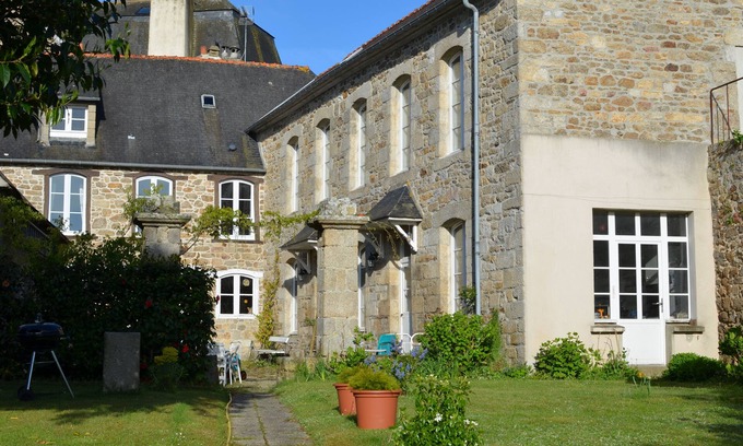 Tredaniel House | MAISON DE MAITRE, GUARANTEED CHARM & CHARACTER IN THE HEART OF MEDIEVAL TOWN
