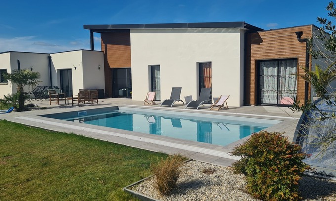 Caro House | Maison de Plain Pied Avec Piscine Chauffée