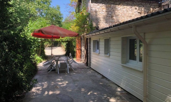 Luzech House | Maison de vigne en bord du Lot/Vineyard house cottage on the banks of the Lot