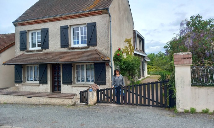 Toulon-sur-Arroux House | Maison de Ville, Jardin. 5 Chambres, 3 Salles de Bains, Cuisine et 2 Salons