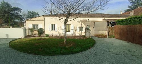 Pineuilh House | Maison des Lilas