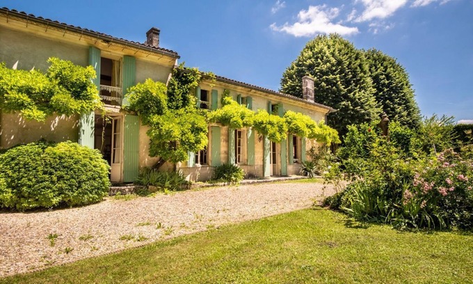 Lussac Villa | Maison Du Vins - Six Bedroom Villa, Sleeps 12