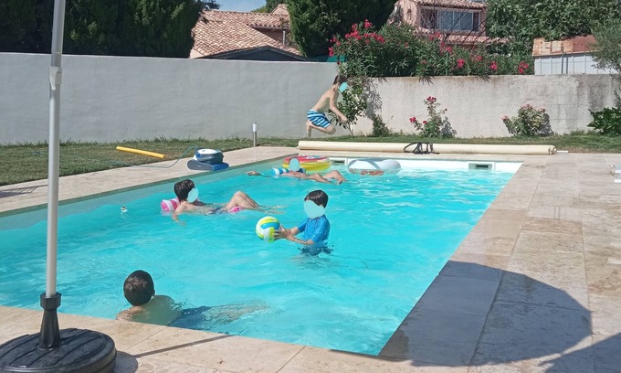 Pelissanne House | Maison Familiale Avec Piscine au Cœur de la Provence