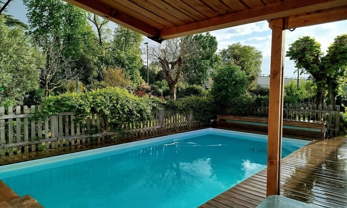 Blanquefort House | Maison Familiale Climatisee, Piscine Chauffée Sécurisée aux Portes de Bordeaux