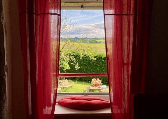 Saint-Laurent-de-Terregatte Bed & Breakfast | Maison d'hôtes l'Angevinière, chambre des Anges proche Mont-Saint-Michel
