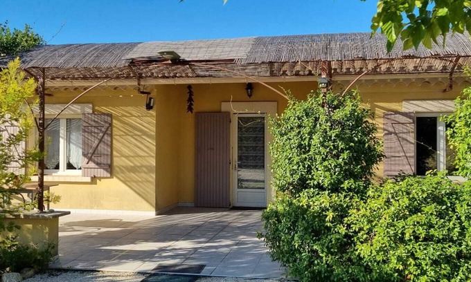 Saint-Roman-de-Malegarde House | Maison de Campagne Avec Piscine Privée!