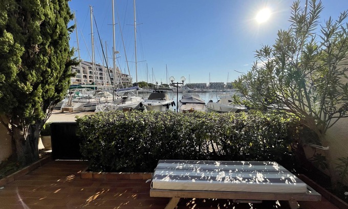 Port Cogolin House | Maison Golfe de Saint-Tropez, feet in the water