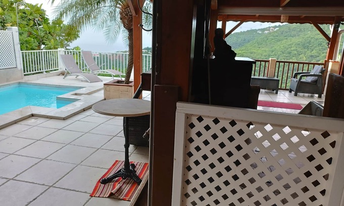 Marigot Villa | Maison, Havre de Paix, vue Nature mer et Montagne. Piscine,2 par 4 Privée