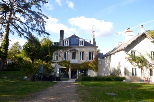 Saint-Jean-le-Blanc House | Maison lAmrique welcome you to one of their rooms, Dogs are also welcomed
