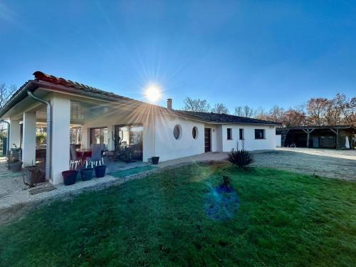 Labastide-du-Temple Villa | Maison moderne au calme avec billard, jacuzzi, bain à remous, piscine, Babyfoot