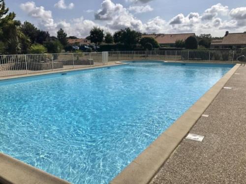 Saint-Michel-Chef-Chef House | Maison rénovée près de la mer avec 2 piscines, parking et animaux acceptés - FR-1-364-174