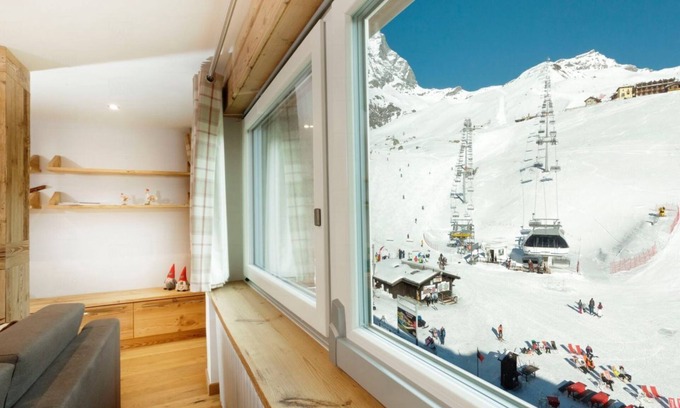 Cervinia Apartment | Maison Reve Blanc direct access to t ski slopes and town center.