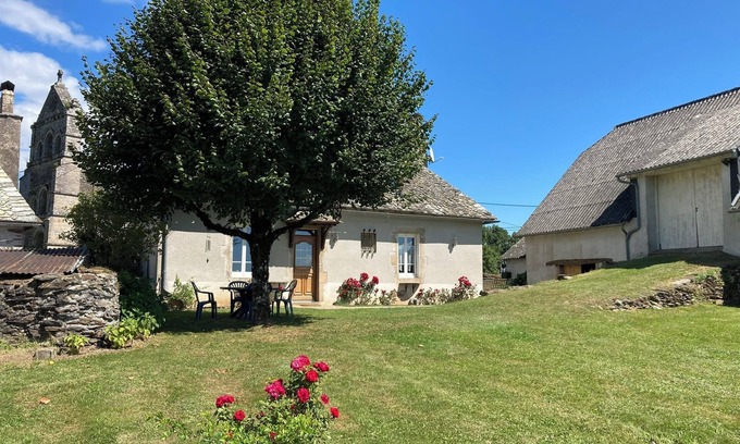 Pleaux House | Maison Typique au Calme Dans un Charmant Hameau Auvergnat