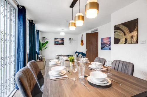Belle Vue House | Majestic Gem - Pool Table - Coop - Etihad - Parking