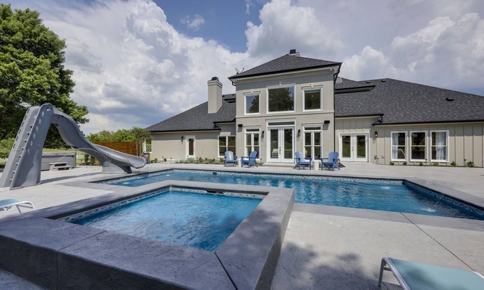 Lebanon House | Majestic Manor-Private Hundred Acre Yard-Pool/Spa