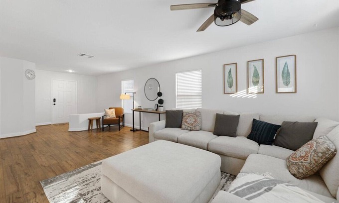 Tule Springs House | Majestic Pine 4bd/3 bath Wifi Pool BBQ grill