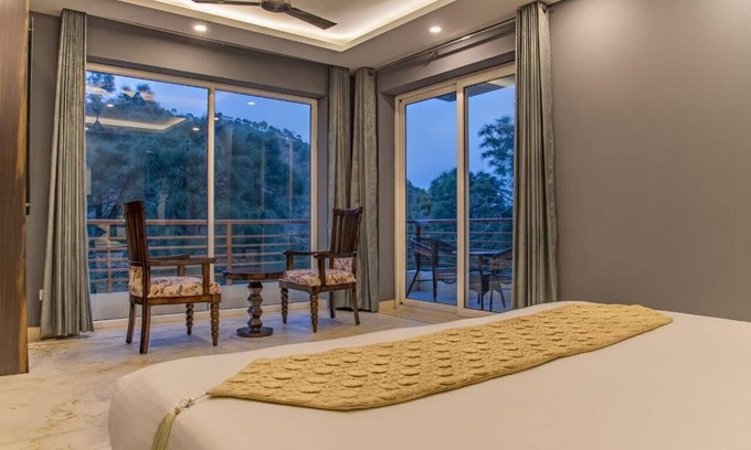 Kasauli Bed & Breakfast | Majestic Pines | Mesmerizing Hill View Full Villa