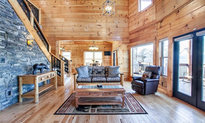 Black Bear Falls Cabin | Majesty Lodge - Mtn View, Hot Tub, & Game Room!