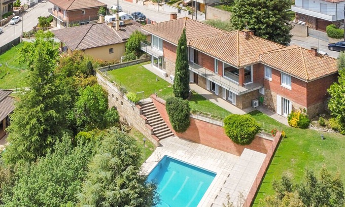 Banyoles Villa | Majordoms - Sports Villa Banyoles
