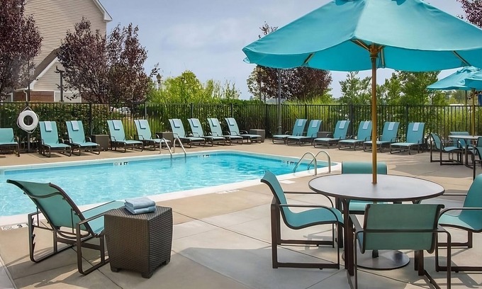 Charleston Hotel | Make Your Trip More Enjoyable! w/Pool, Near Capitol Complex Monument Park