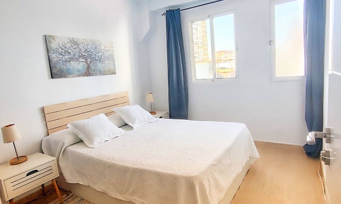 Doctor Barraquer-Grupo Renfe-Policlinico Apartment | Make yourself at home in the Luz Apartment, Seville, Macarena. Free parking