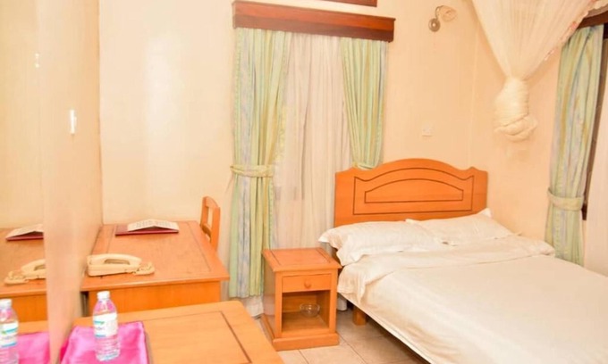 Kampala Bed & Breakfast | Makerere Guest House Single Room