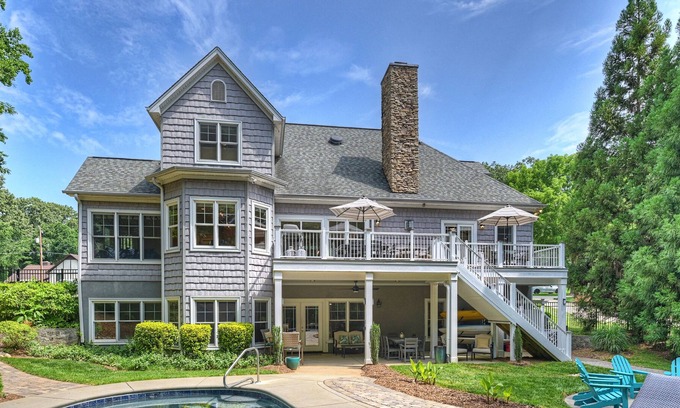 Westport House | Making Waves | Sleeps 20| Pool | Game Room
