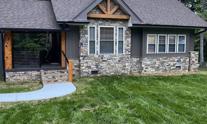 Thurmond Cottage | Malbec- our Charming Newly Constructed 2-bedroom Cottage at Jones von Drehle