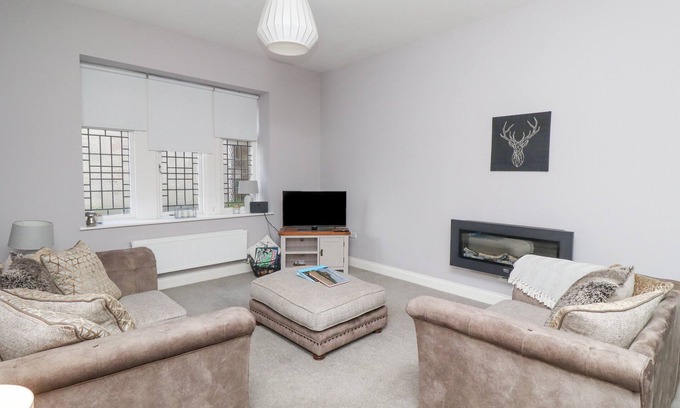 Alnmouth Cottage | MALCOLM MILLER HOUSE, pet friendly, with a garden in Alnmouth