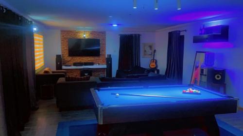 Ikeja Apartment | Maleeks Apartment Ikeja "Shared 2Bedroom Apt, individual private rooms and baths"