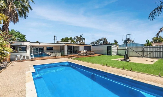 Moama House | Malibu Palms - Echuca Holiday Homes
