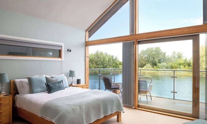 Ampney Crucis House | Mallard | Lakehouse Cotswolds Stay + Hot Tub