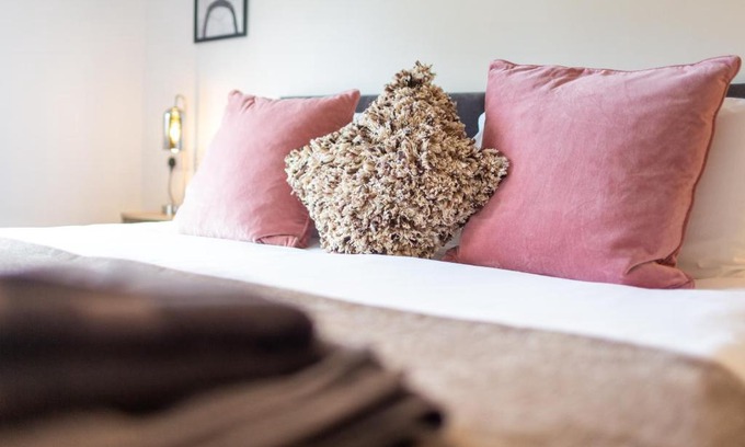 Carlisle Apartment | Maltings House Cosy and Stylish 2 bedroom flat near the city centre with free parking and ensuite rooms