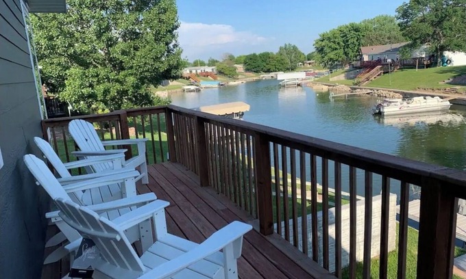 Elwood House | Mama Jen's NEWLY BUILT Lake Front Home at Johnson Lake, Nebraska