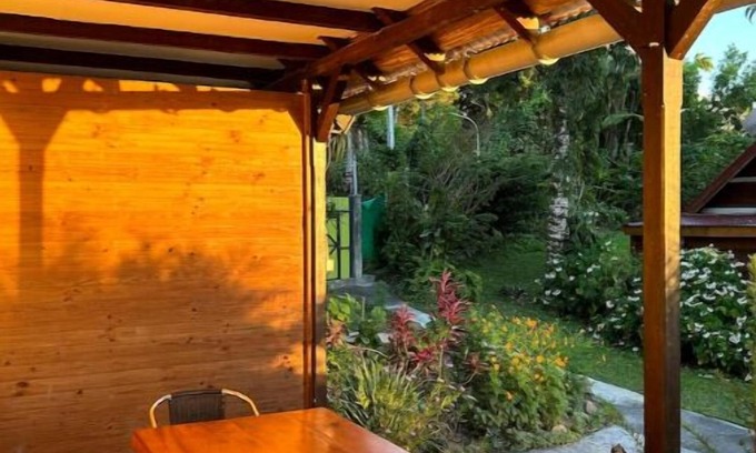 Saint-Claude Apartment | Maman Za, Entrez Dans le Jardin de Louise